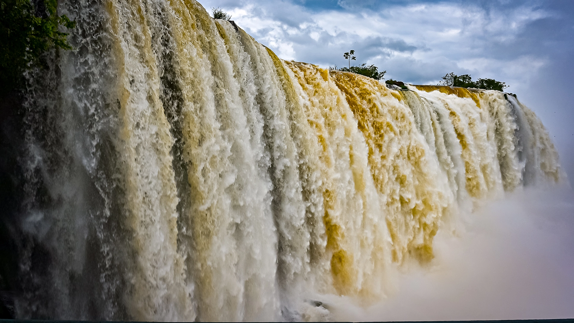 Garganta do Diabo vista a partir de uma passarela, Foz de Iguazú, Brasil